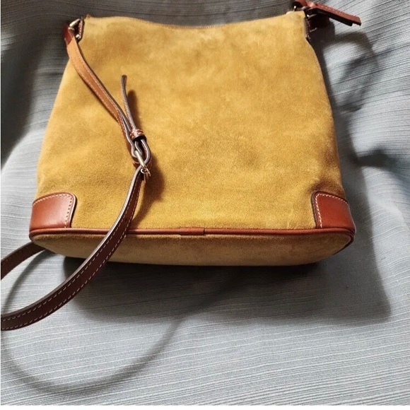 DOONEY & BOURKE Crossbody Bag
Leather Suede adjustable strap - Picture 3 of 5